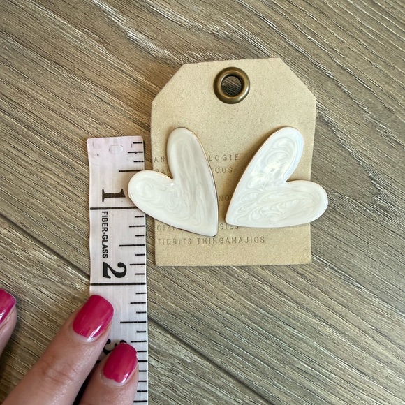 Anthropologie Heart-Shaped White and Gold Earrings - Picture 5 of 8
